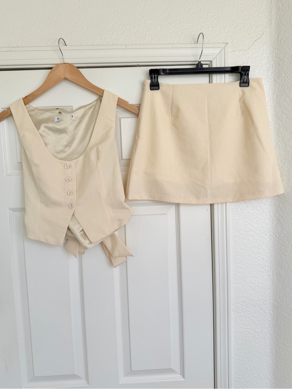 Princess Polly Two Piece Vest and Skirt Set Cream Size 6 - Picture 5 of 9